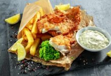 Fish and chips with mushy peas and tartar sauce